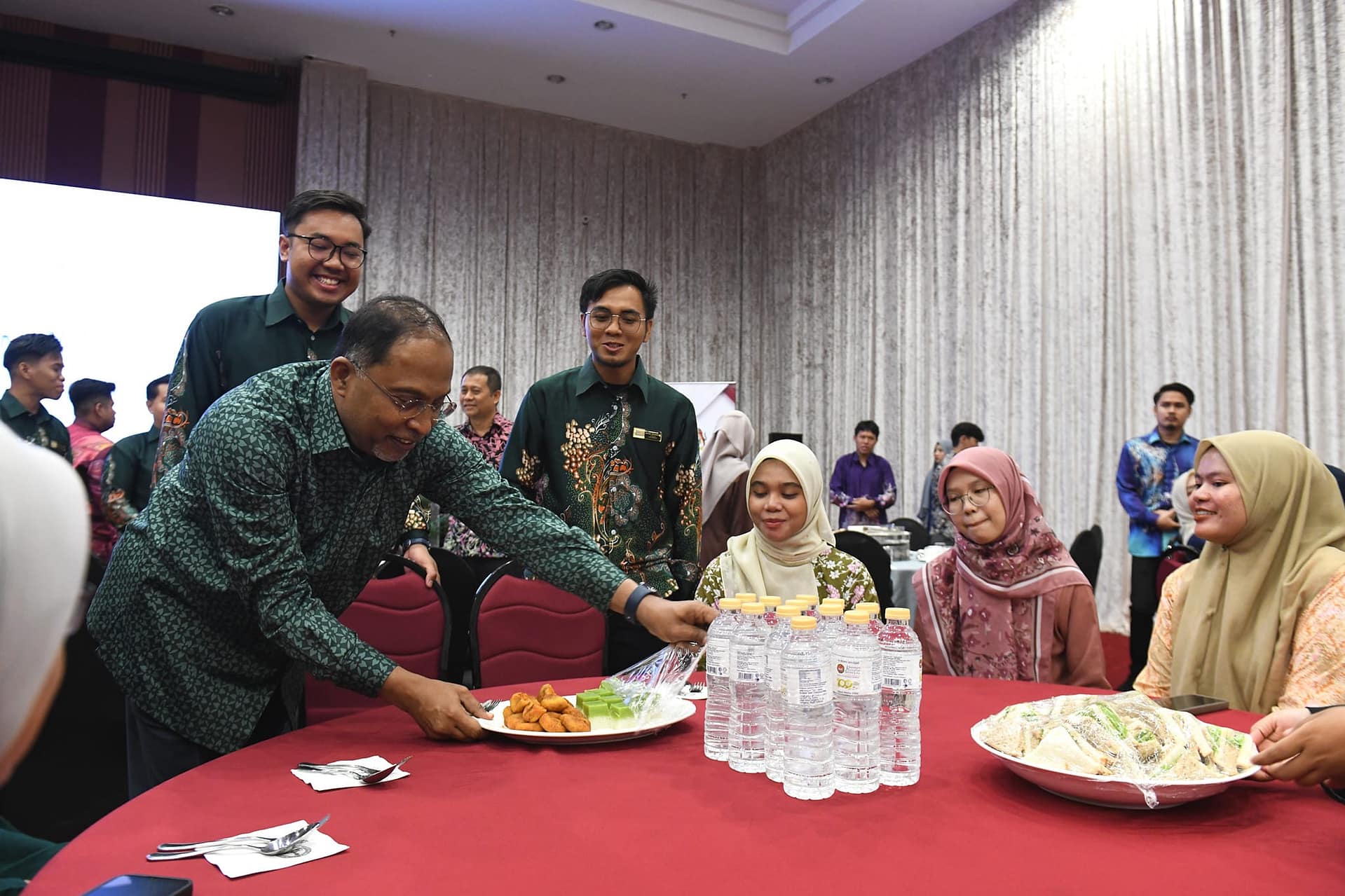 Apa Itu Eksekutif Program? Apa Beza Dengan Program Akademik?